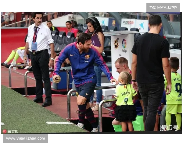 诺坎普球场替补席座椅已安装完毕 即将重新开放启用 诺坎普球场替补席座椅已安装完毕 即将重新开放启用