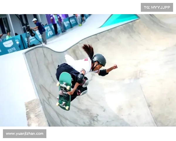 中国滑板选手勇夺世界锦标赛冠军创造历史荣光 中国滑板选手勇夺世界锦标赛冠军创造历史荣光